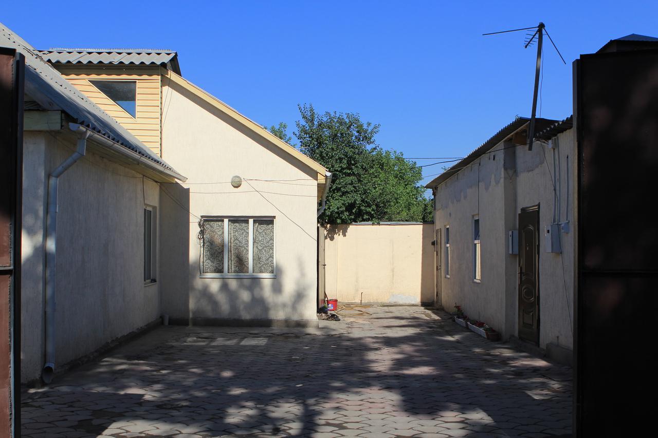 Holiday Hostel House Бішкек Екстер'єр фото