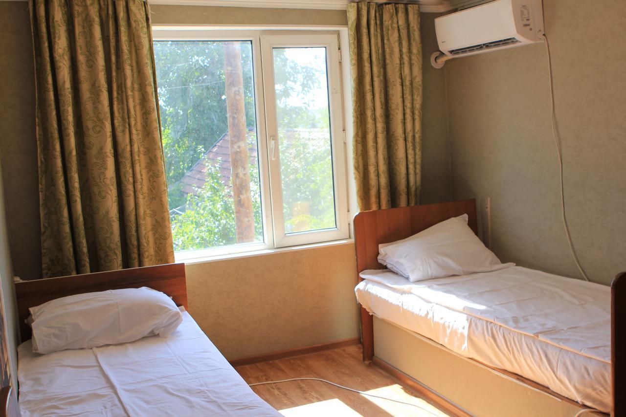 Holiday Hostel House Бішкек Екстер'єр фото